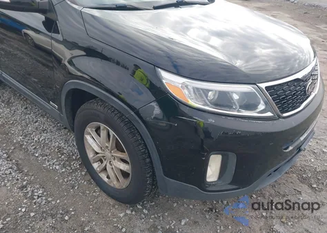 2015 Kia Sorento Lx z USA, uszkodzony, nr VIN 5XYKTCA6XFG561068